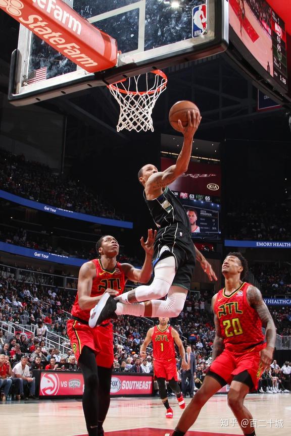 包含公牛逆转雄鹿，乔治·希尔统治全场的词条