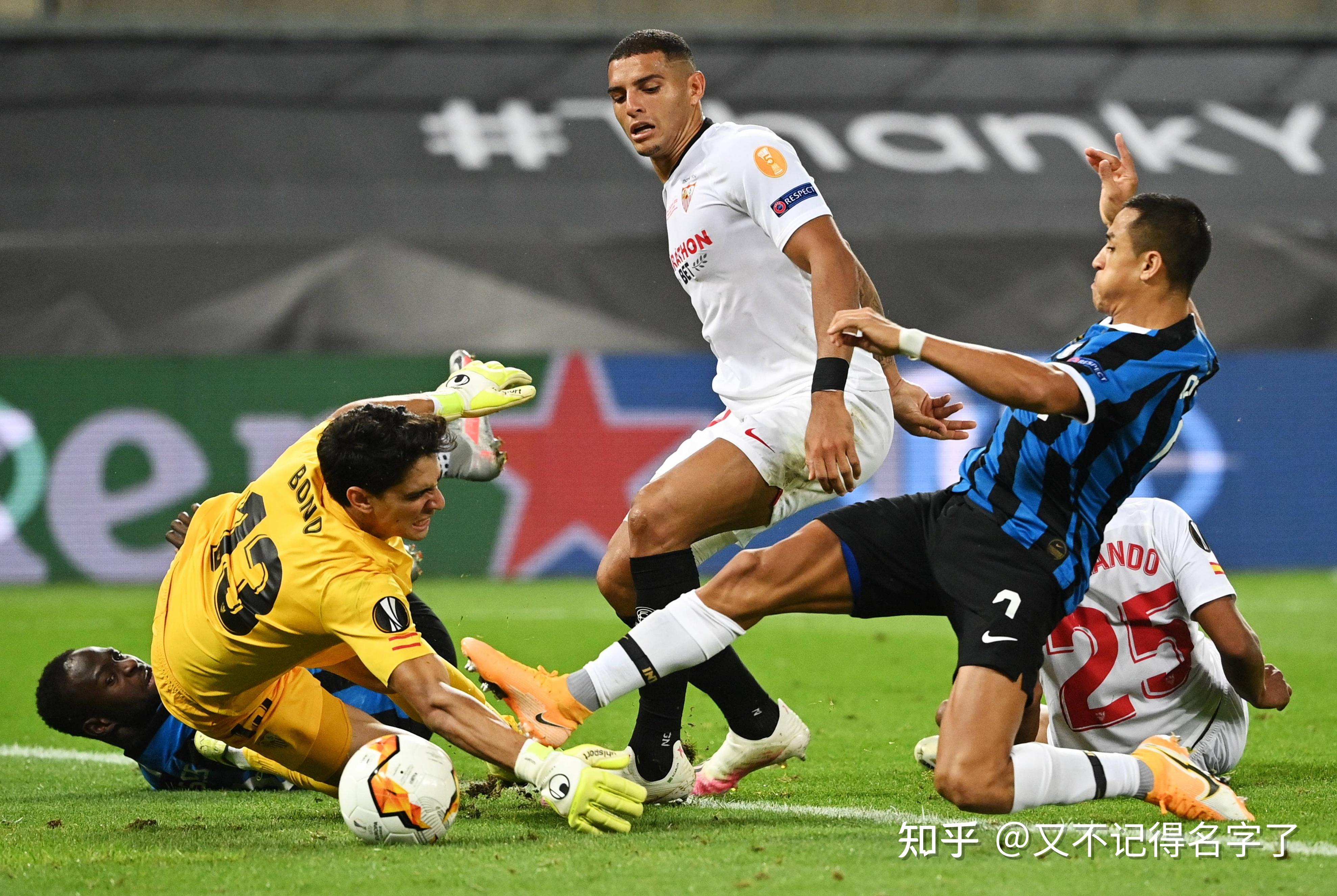 关于塞维利亚与尤文图斯的硬仗即将开始的信息