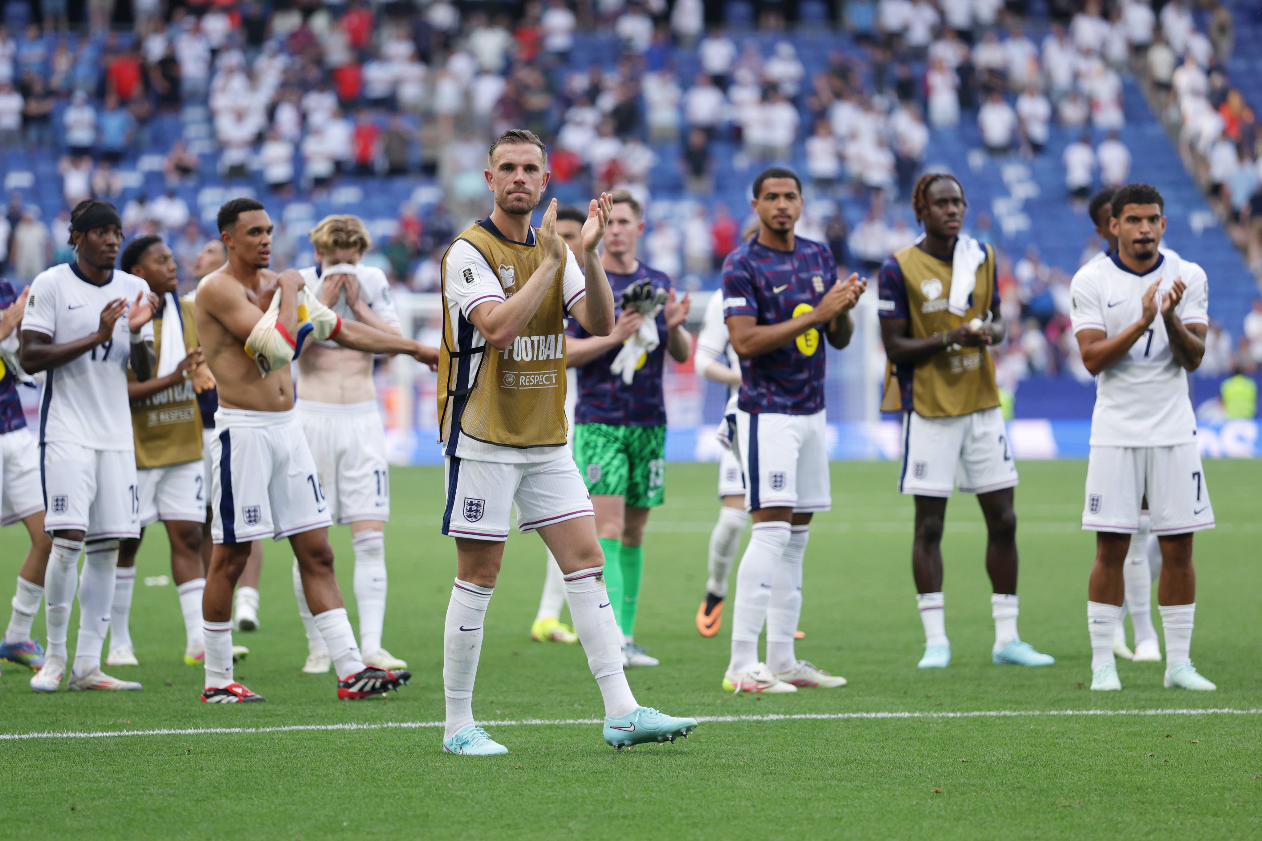 包含英格兰客场完胜塞尔维亚,三连胜领跑小组的词条 包含英格兰客场完胜塞尔维亚,三连胜领跑小组的词条