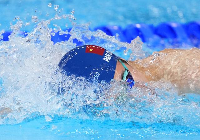 美国游泳选手再度刷新世界纪录