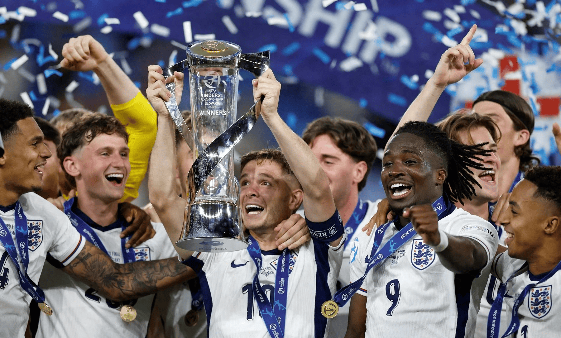 英格兰队成功晋级，乌克兰队痛失晋级机会的简单介绍