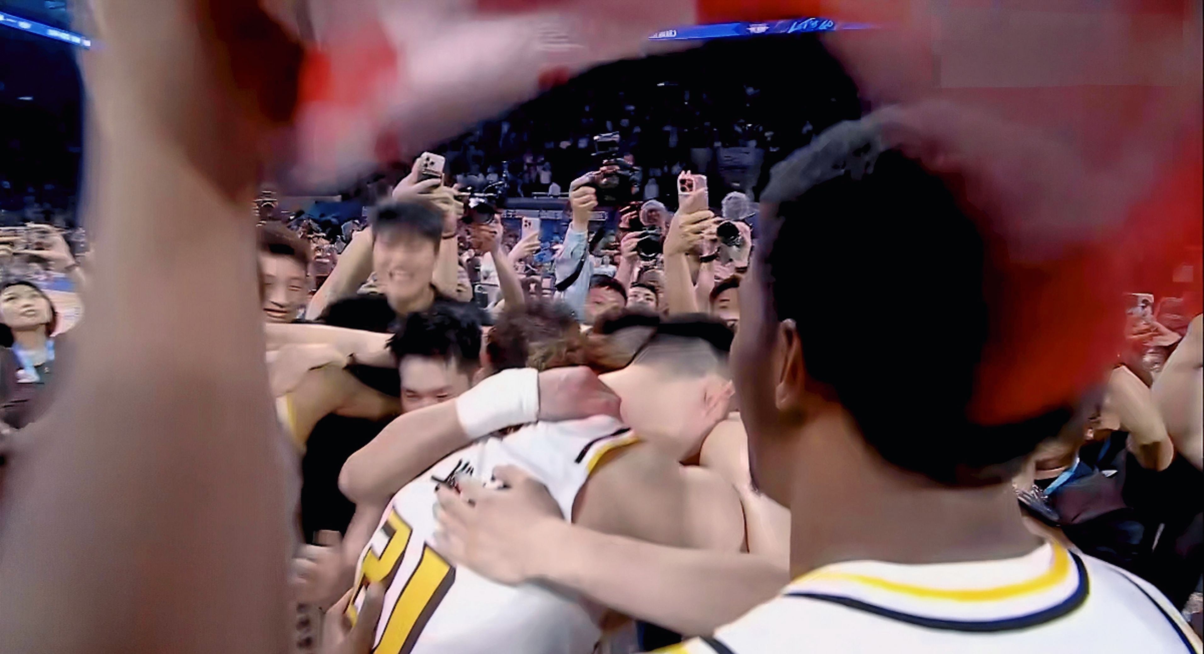 篮球巨星砍分破纪录，激情对决盛大上演的简单介绍