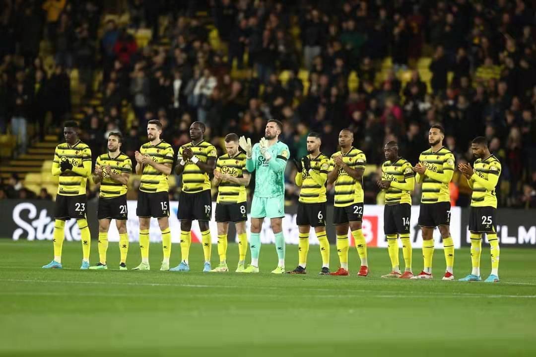 包含曼联客场不敌沃特福德，遭遇意外失利的词条