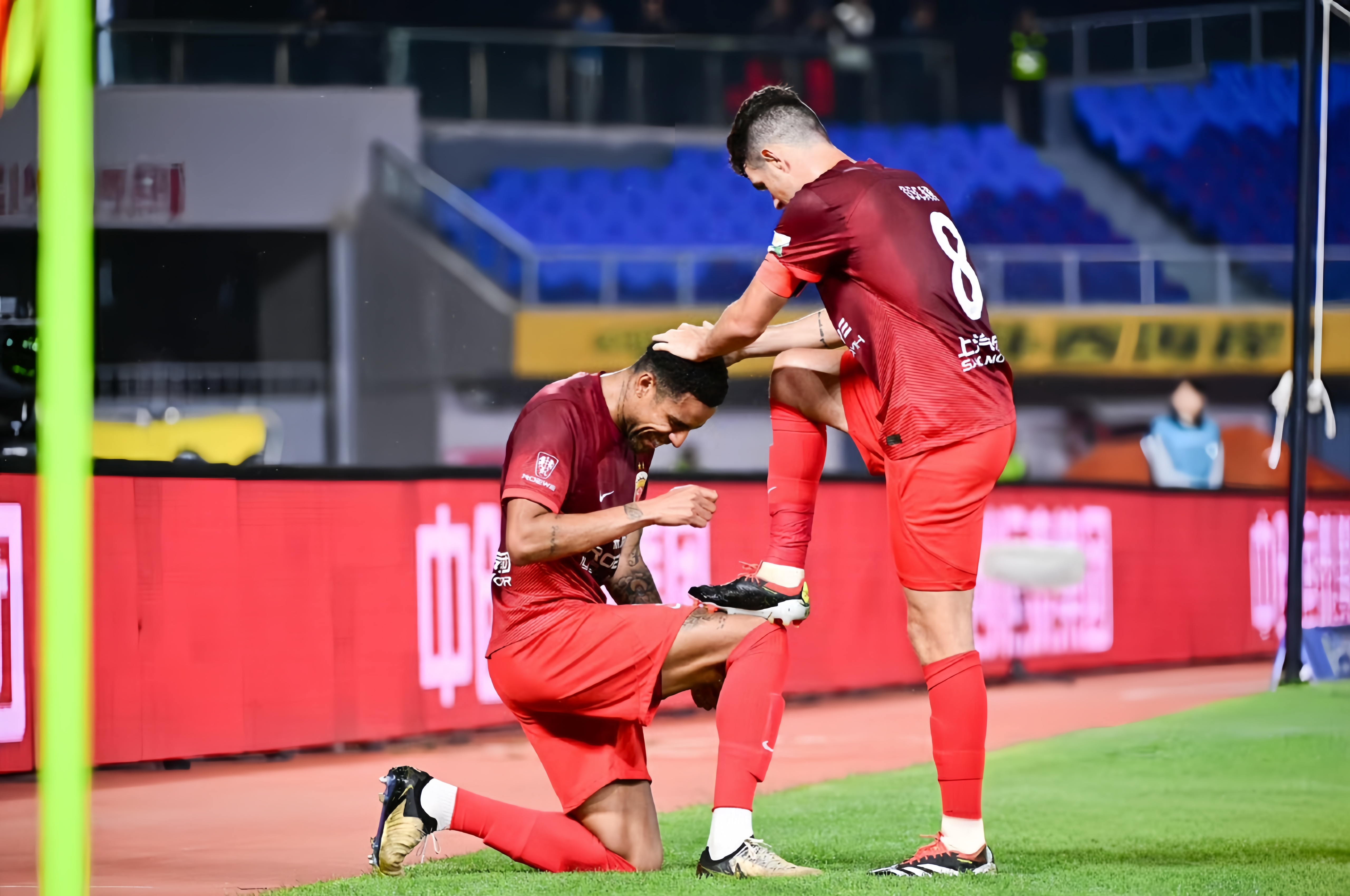 摩纳哥小将梅开二度，助球队轻松取胜