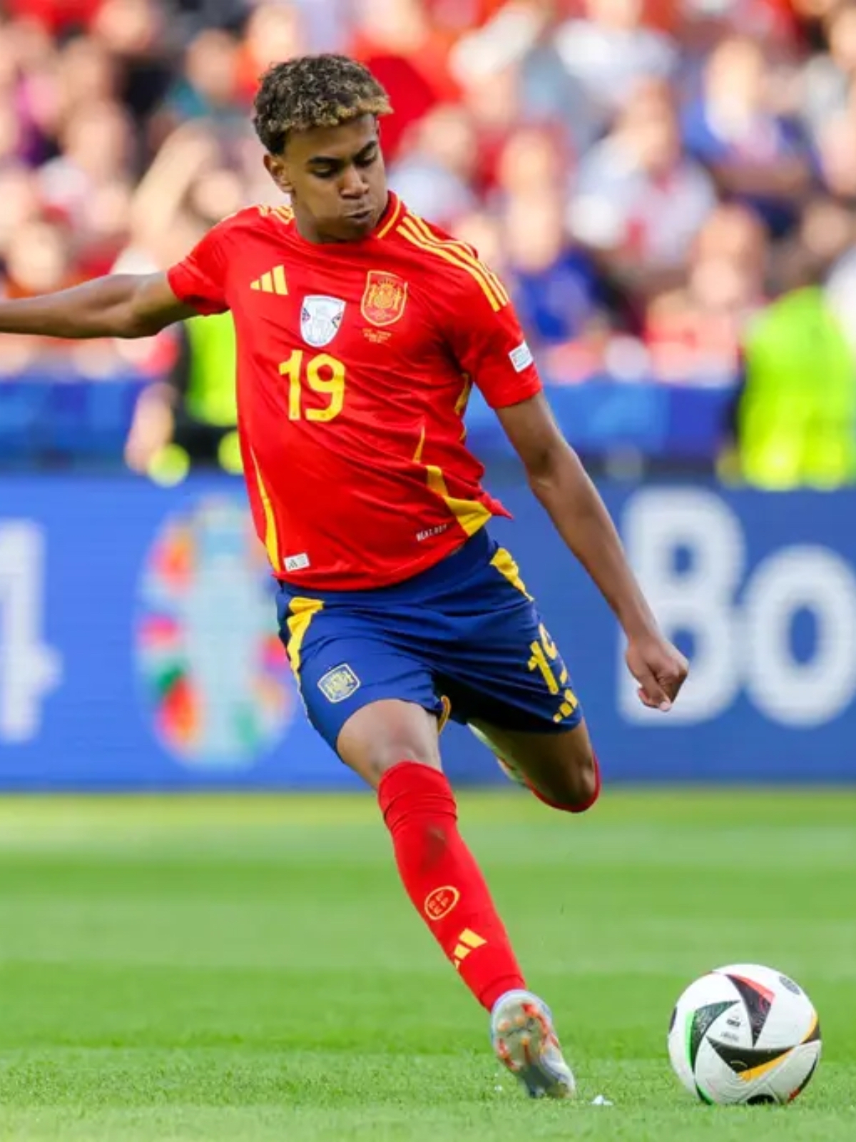 亚太球员在全球足球赛事中获得辉煌成果