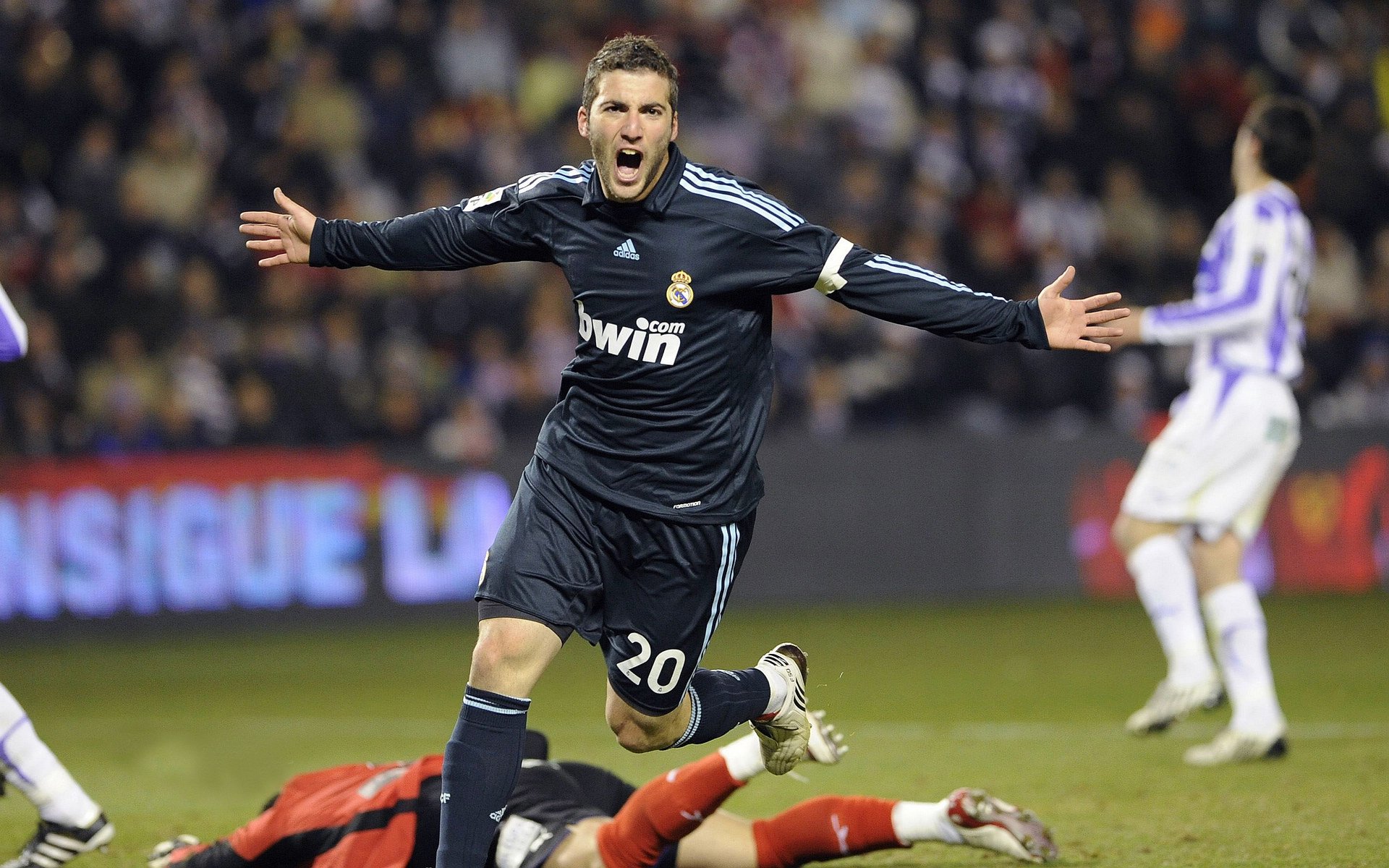 希腊神话终结悬念，安哥拉式坚韧难敌欧冠决赛级焦点战