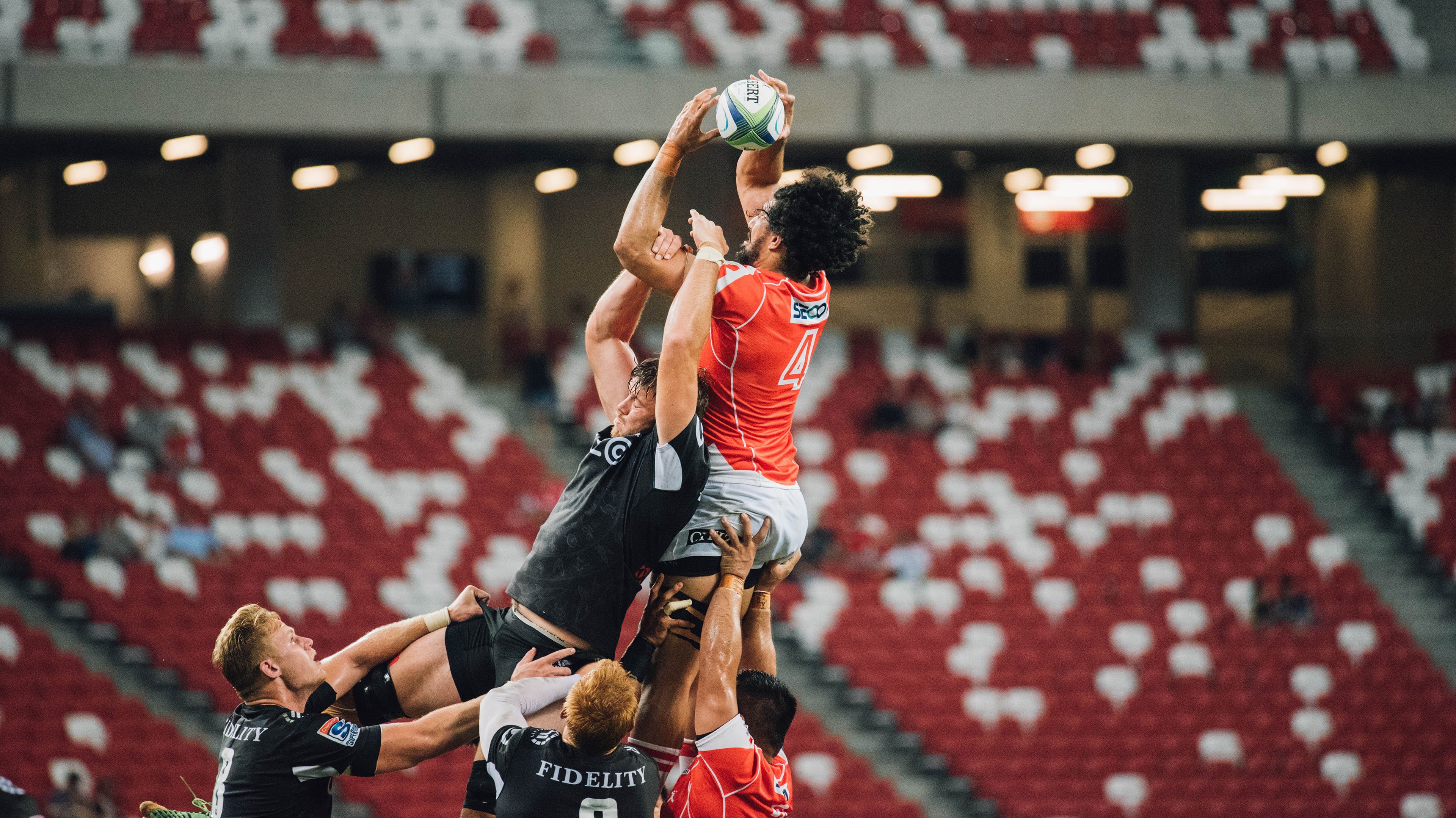 灰熊冲垮广厦队，伦纳德成为关键先生